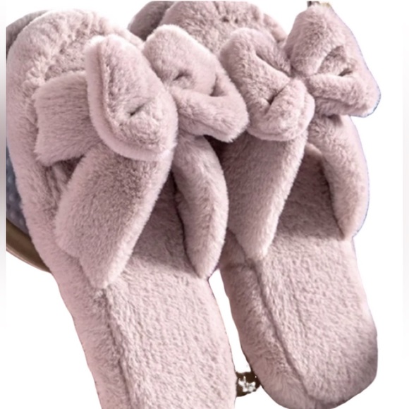 🩷New Adorable Pinkish Mauve Bow Tie Plush Slippers🩷 - Picture 3 of 4